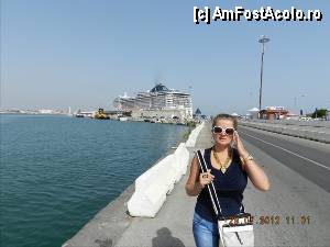 [P09] Divina, in portul din Bari.  » foto by TraianS
 - 
<span class="allrVoted glyphicon glyphicon-heart hidden" id="av374558"></span>
<a class="m-l-10 hidden" id="sv374558" onclick="voting_Foto_DelVot(,374558,3993)" role="button">șterge vot <span class="glyphicon glyphicon-remove"></span></a>
<a id="v9374558" class=" c-red"  onclick="voting_Foto_SetVot(374558)" role="button"><span class="glyphicon glyphicon-heart-empty"></span> <b>LIKE</b> = Votează poza</a> <img class="hidden"  id="f374558W9" src="/imagini/loader.gif" border="0" /><span class="AjErrMes hidden" id="e374558ErM"></span>