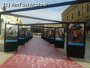 [P49] Festivalul Internațional de Film Marcelo Mastroiani, în zona Murat, la intrarea în centrul vechi dinspre Vittorio Emanuele, principala arteră din Bari.  » foto by Aurici
 - 
<span class="allrVoted glyphicon glyphicon-heart hidden" id="av733591"></span>
<a class="m-l-10 hidden" id="sv733591" onclick="voting_Foto_DelVot(,733591,3993)" role="button">șterge vot <span class="glyphicon glyphicon-remove"></span></a>
<a id="v9733591" class=" c-red"  onclick="voting_Foto_SetVot(733591)" role="button"><span class="glyphicon glyphicon-heart-empty"></span> <b>LIKE</b> = Votează poza</a> <img class="hidden"  id="f733591W9" src="/imagini/loader.gif" border="0" /><span class="AjErrMes hidden" id="e733591ErM"></span>