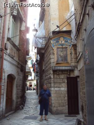 [P10] Imagine tipica a stradutelor intortocheate din Barivecchia.  » foto by Carmen Ion
 - 
<span class="allrVoted glyphicon glyphicon-heart hidden" id="av753494"></span>
<a class="m-l-10 hidden" id="sv753494" onclick="voting_Foto_DelVot(,753494,3993)" role="button">șterge vot <span class="glyphicon glyphicon-remove"></span></a>
<a id="v9753494" class=" c-red"  onclick="voting_Foto_SetVot(753494)" role="button"><span class="glyphicon glyphicon-heart-empty"></span> <b>LIKE</b> = Votează poza</a> <img class="hidden"  id="f753494W9" src="/imagini/loader.gif" border="0" /><span class="AjErrMes hidden" id="e753494ErM"></span>