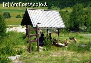 [P09] Bazinul ”mare„ de la Băile Lăzărești. Foto veche, acum arată mai bine. Pe sub acoperișul bazinului se vede un colț din acoperișul mofetei.  » foto by Lucien
 - 
<span class="allrVoted glyphicon glyphicon-heart hidden" id="av803457"></span>
<a class="m-l-10 hidden" id="sv803457" onclick="voting_Foto_DelVot(,803457,3998)" role="button">șterge vot <span class="glyphicon glyphicon-remove"></span></a>
<a id="v9803457" class=" c-red"  onclick="voting_Foto_SetVot(803457)" role="button"><span class="glyphicon glyphicon-heart-empty"></span> <b>LIKE</b> = Votează poza</a> <img class="hidden"  id="f803457W9" src="/imagini/loader.gif" border="0" /><span class="AjErrMes hidden" id="e803457ErM"></span>