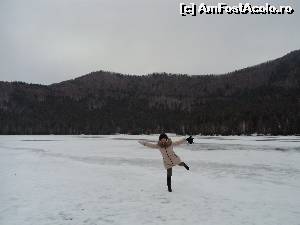 [P10] Intai ianuarie, adevarata distractie de revelion. Aici suntem in sfarsit pe lac. Am scapat fara avarii dupa aventuroasa coborare pe gheata.  » foto by vega06
 - 
<span class="allrVoted glyphicon glyphicon-heart hidden" id="av582812"></span>
<a class="m-l-10 hidden" id="sv582812" onclick="voting_Foto_DelVot(,582812,3998)" role="button">șterge vot <span class="glyphicon glyphicon-remove"></span></a>
<a id="v9582812" class=" c-red"  onclick="voting_Foto_SetVot(582812)" role="button"><span class="glyphicon glyphicon-heart-empty"></span> <b>LIKE</b> = Votează poza</a> <img class="hidden"  id="f582812W9" src="/imagini/loader.gif" border="0" /><span class="AjErrMes hidden" id="e582812ErM"></span>