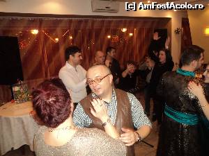 [P44] Intai ianuarie, adevarata distractie de revelion. Si in fine concursul de karaoke, unde I-am dat pe spate pe toti :)). Aici am reusit sa scoatem auditoriul la dans cu melodia lui Fuego - Ce seara minunata.  » foto by vega06
 - 
<span class="allrVoted glyphicon glyphicon-heart hidden" id="av582846"></span>
<a class="m-l-10 hidden" id="sv582846" onclick="voting_Foto_DelVot(,582846,3998)" role="button">șterge vot <span class="glyphicon glyphicon-remove"></span></a>
<a id="v9582846" class=" c-red"  onclick="voting_Foto_SetVot(582846)" role="button"><span class="glyphicon glyphicon-heart-empty"></span> <b>LIKE</b> = Votează poza</a> <img class="hidden"  id="f582846W9" src="/imagini/loader.gif" border="0" /><span class="AjErrMes hidden" id="e582846ErM"></span>