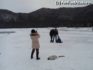 [P06] Intai ianuarie, adevarata distractie de revelion. Aici suntem in sfarsit pe lac. Am scapat fara avarii dupa aventuroasa coborare pe gheata.  » foto by vega06
 - 
<span class="allrVoted glyphicon glyphicon-heart hidden" id="av582808"></span>
<a class="m-l-10 hidden" id="sv582808" onclick="voting_Foto_DelVot(,582808,3998)" role="button">șterge vot <span class="glyphicon glyphicon-remove"></span></a>
<a id="v9582808" class=" c-red"  onclick="voting_Foto_SetVot(582808)" role="button"><span class="glyphicon glyphicon-heart-empty"></span> <b>LIKE</b> = Votează poza</a> <img class="hidden"  id="f582808W9" src="/imagini/loader.gif" border="0" /><span class="AjErrMes hidden" id="e582808ErM"></span>