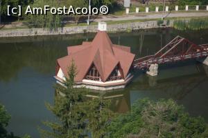 [P33] Restaurantul de pe Lacul Ciucaş.  » foto by Utube
 - 
<span class="allrVoted glyphicon glyphicon-heart hidden" id="av771350"></span>
<a class="m-l-10 hidden" id="sv771350" onclick="voting_Foto_DelVot(,771350,3998)" role="button">șterge vot <span class="glyphicon glyphicon-remove"></span></a>
<a id="v9771350" class=" c-red"  onclick="voting_Foto_SetVot(771350)" role="button"><span class="glyphicon glyphicon-heart-empty"></span> <b>LIKE</b> = Votează poza</a> <img class="hidden"  id="f771350W9" src="/imagini/loader.gif" border="0" /><span class="AjErrMes hidden" id="e771350ErM"></span>