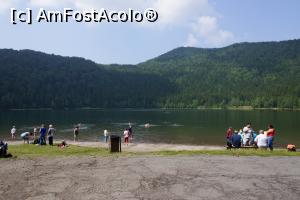 [P15] În lacul Sfânta Ana se poate face baie.  » foto by Utube
 - 
<span class="allrVoted glyphicon glyphicon-heart hidden" id="av777176"></span>
<a class="m-l-10 hidden" id="sv777176" onclick="voting_Foto_DelVot(,777176,3998)" role="button">șterge vot <span class="glyphicon glyphicon-remove"></span></a>
<a id="v9777176" class=" c-red"  onclick="voting_Foto_SetVot(777176)" role="button"><span class="glyphicon glyphicon-heart-empty"></span> <b>LIKE</b> = Votează poza</a> <img class="hidden"  id="f777176W9" src="/imagini/loader.gif" border="0" /><span class="AjErrMes hidden" id="e777176ErM"></span>