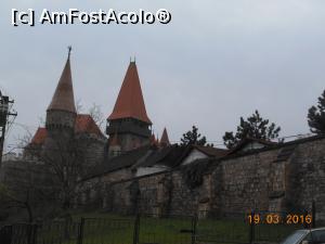 [P01] Castelul Corvinilor - Impresionantele turnuri văzute din parcare.  » foto by iulianic
 - 
<span class="allrVoted glyphicon glyphicon-heart hidden" id="av771001"></span>
<a class="m-l-10 hidden" id="sv771001" onclick="voting_Foto_DelVot(,771001,4000)" role="button">șterge vot <span class="glyphicon glyphicon-remove"></span></a>
<a id="v9771001" class=" c-red"  onclick="voting_Foto_SetVot(771001)" role="button"><span class="glyphicon glyphicon-heart-empty"></span> <b>LIKE</b> = Votează poza</a> <img class="hidden"  id="f771001W9" src="/imagini/loader.gif" border="0" /><span class="AjErrMes hidden" id="e771001ErM"></span>