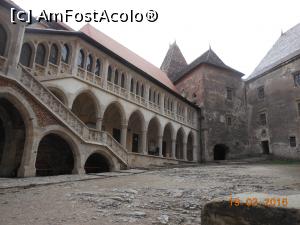 [P19] Castelul Corvinilor - Curtea interioară văzută de la intrare.  » foto by iulianic
 - 
<span class="allrVoted glyphicon glyphicon-heart hidden" id="av771019"></span>
<a class="m-l-10 hidden" id="sv771019" onclick="voting_Foto_DelVot(,771019,4000)" role="button">șterge vot <span class="glyphicon glyphicon-remove"></span></a>
<a id="v9771019" class=" c-red"  onclick="voting_Foto_SetVot(771019)" role="button"><span class="glyphicon glyphicon-heart-empty"></span> <b>LIKE</b> = Votează poza</a> <img class="hidden"  id="f771019W9" src="/imagini/loader.gif" border="0" /><span class="AjErrMes hidden" id="e771019ErM"></span>