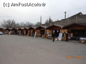 [P03] Castelul Corvinilor - În parcarea castelului. Suveniruri și multe altele.  » foto by iulianic
 - 
<span class="allrVoted glyphicon glyphicon-heart hidden" id="av771003"></span>
<a class="m-l-10 hidden" id="sv771003" onclick="voting_Foto_DelVot(,771003,4000)" role="button">șterge vot <span class="glyphicon glyphicon-remove"></span></a>
<a id="v9771003" class=" c-red"  onclick="voting_Foto_SetVot(771003)" role="button"><span class="glyphicon glyphicon-heart-empty"></span> <b>LIKE</b> = Votează poza</a> <img class="hidden"  id="f771003W9" src="/imagini/loader.gif" border="0" /><span class="AjErrMes hidden" id="e771003ErM"></span>