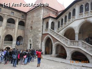 [P34] Castelul Corvinilor - A mai sosit un grup.  » foto by iulianic
 - 
<span class="allrVoted glyphicon glyphicon-heart hidden" id="av771041"></span>
<a class="m-l-10 hidden" id="sv771041" onclick="voting_Foto_DelVot(,771041,4000)" role="button">șterge vot <span class="glyphicon glyphicon-remove"></span></a>
<a id="v9771041" class=" c-red"  onclick="voting_Foto_SetVot(771041)" role="button"><span class="glyphicon glyphicon-heart-empty"></span> <b>LIKE</b> = Votează poza</a> <img class="hidden"  id="f771041W9" src="/imagini/loader.gif" border="0" /><span class="AjErrMes hidden" id="e771041ErM"></span>