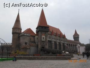 [P05] Castelul Corvinilor - Ne apropiem de podul de acces. În dreapta, nișa Sf. Nepomuk.  » foto by iulianic
 - 
<span class="allrVoted glyphicon glyphicon-heart hidden" id="av771005"></span>
<a class="m-l-10 hidden" id="sv771005" onclick="voting_Foto_DelVot(,771005,4000)" role="button">șterge vot <span class="glyphicon glyphicon-remove"></span></a>
<a id="v9771005" class=" c-red"  onclick="voting_Foto_SetVot(771005)" role="button"><span class="glyphicon glyphicon-heart-empty"></span> <b>LIKE</b> = Votează poza</a> <img class="hidden"  id="f771005W9" src="/imagini/loader.gif" border="0" /><span class="AjErrMes hidden" id="e771005ErM"></span>