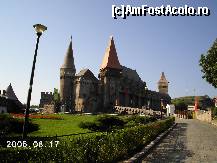 [P01] Vedere a Castelului Corvineştilor, din parcarea aflată la intrare » foto by Costi
 - 
<span class="allrVoted glyphicon glyphicon-heart hidden" id="av37666"></span>
<a class="m-l-10 hidden" id="sv37666" onclick="voting_Foto_DelVot(,37666,4000)" role="button">șterge vot <span class="glyphicon glyphicon-remove"></span></a>
<a id="v937666" class=" c-red"  onclick="voting_Foto_SetVot(37666)" role="button"><span class="glyphicon glyphicon-heart-empty"></span> <b>LIKE</b> = Votează poza</a> <img class="hidden"  id="f37666W9" src="/imagini/loader.gif" border="0" /><span class="AjErrMes hidden" id="e37666ErM"></span>