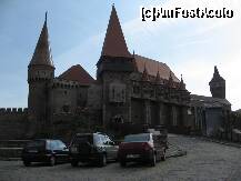 [P02] Castelul Corvinilor vazut dinspre intrare. » foto by sandu.53
 - 
<span class="allrVoted glyphicon glyphicon-heart hidden" id="av158690"></span>
<a class="m-l-10 hidden" id="sv158690" onclick="voting_Foto_DelVot(,158690,4000)" role="button">șterge vot <span class="glyphicon glyphicon-remove"></span></a>
<a id="v9158690" class=" c-red"  onclick="voting_Foto_SetVot(158690)" role="button"><span class="glyphicon glyphicon-heart-empty"></span> <b>LIKE</b> = Votează poza</a> <img class="hidden"  id="f158690W9" src="/imagini/loader.gif" border="0" /><span class="AjErrMes hidden" id="e158690ErM"></span>