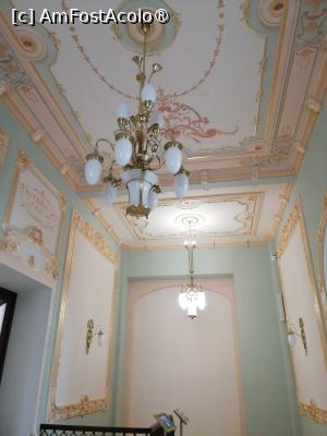 [P30] Lustra din hol » foto by mmierla
 - 
<span class="allrVoted glyphicon glyphicon-heart hidden" id="av1523080"></span>
<a class="m-l-10 hidden" id="sv1523080" onclick="voting_Foto_DelVot(,1523080,4001)" role="button">șterge vot <span class="glyphicon glyphicon-remove"></span></a>
<a id="v91523080" class=" c-red"  onclick="voting_Foto_SetVot(1523080)" role="button"><span class="glyphicon glyphicon-heart-empty"></span> <b>LIKE</b> = Votează poza</a> <img class="hidden"  id="f1523080W9" src="/imagini/loader.gif" border="0" /><span class="AjErrMes hidden" id="e1523080ErM"></span>