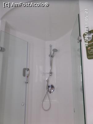 [P21] Cabina de duș a băii, alte camere aveau baie cu cadă » foto by Alina53
 - 
<span class="allrVoted glyphicon glyphicon-heart hidden" id="av876354"></span>
<a class="m-l-10 hidden" id="sv876354" onclick="voting_Foto_DelVot(,876354,4010)" role="button">șterge vot <span class="glyphicon glyphicon-remove"></span></a>
<a id="v9876354" class=" c-red"  onclick="voting_Foto_SetVot(876354)" role="button"><span class="glyphicon glyphicon-heart-empty"></span> <b>LIKE</b> = Votează poza</a> <img class="hidden"  id="f876354W9" src="/imagini/loader.gif" border="0" /><span class="AjErrMes hidden" id="e876354ErM"></span>