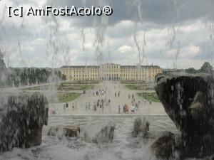 [P14] Și celebra fotografie de la coada calului: palatul văzut prin perdeaua de apă, din spatele fântânii lui Neptun » foto by RoxanaGRS
 - 
<span class="allrVoted glyphicon glyphicon-heart hidden" id="av901162"></span>
<a class="m-l-10 hidden" id="sv901162" onclick="voting_Foto_DelVot(,901162,4023)" role="button">șterge vot <span class="glyphicon glyphicon-remove"></span></a>
<a id="v9901162" class=" c-red"  onclick="voting_Foto_SetVot(901162)" role="button"><span class="glyphicon glyphicon-heart-empty"></span> <b>LIKE</b> = Votează poza</a> <img class="hidden"  id="f901162W9" src="/imagini/loader.gif" border="0" /><span class="AjErrMes hidden" id="e901162ErM"></span>