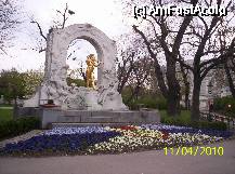 [P05] Statuie Strauss in Stadtpark » foto by delia58
 - 
<span class="allrVoted glyphicon glyphicon-heart hidden" id="av75109"></span>
<a class="m-l-10 hidden" id="sv75109" onclick="voting_Foto_DelVot(,75109,4023)" role="button">șterge vot <span class="glyphicon glyphicon-remove"></span></a>
<a id="v975109" class=" c-red"  onclick="voting_Foto_SetVot(75109)" role="button"><span class="glyphicon glyphicon-heart-empty"></span> <b>LIKE</b> = Votează poza</a> <img class="hidden"  id="f75109W9" src="/imagini/loader.gif" border="0" /><span class="AjErrMes hidden" id="e75109ErM"></span>