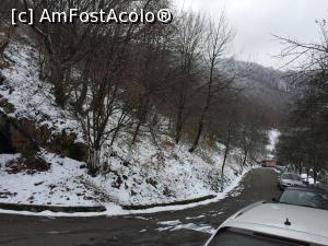 [P05] Drumul este asfaltat pana la cladirea pe unde se intra in pestera, Se parcheaza pe marginea drumului » foto by Dan&Ema
 - 
<span class="allrVoted glyphicon glyphicon-heart hidden" id="av840924"></span>
<a class="m-l-10 hidden" id="sv840924" onclick="voting_Foto_DelVot(,840924,4024)" role="button">șterge vot <span class="glyphicon glyphicon-remove"></span></a>
<a id="v9840924" class=" c-red"  onclick="voting_Foto_SetVot(840924)" role="button"><span class="glyphicon glyphicon-heart-empty"></span> <b>LIKE</b> = Votează poza</a> <img class="hidden"  id="f840924W9" src="/imagini/loader.gif" border="0" /><span class="AjErrMes hidden" id="e840924ErM"></span>