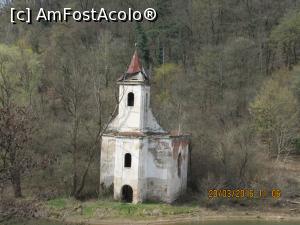 [P06] Biserica ramasa in picioare dupa atatia ani. De obicei este acoperita de ape, acum fiind primavara apa e scazuta in lac plus ca s-a construit o minihidrocentrala particulara care fura putin din apa lacului.  » foto by elviramvio
 - 
<span class="allrVoted glyphicon glyphicon-heart hidden" id="av723428"></span>
<a class="m-l-10 hidden" id="sv723428" onclick="voting_Foto_DelVot(,723428,4025)" role="button">șterge vot <span class="glyphicon glyphicon-remove"></span></a>
<a id="v9723428" class=" c-red"  onclick="voting_Foto_SetVot(723428)" role="button"><span class="glyphicon glyphicon-heart-empty"></span> <b>LIKE</b> = Votează poza</a> <img class="hidden"  id="f723428W9" src="/imagini/loader.gif" border="0" /><span class="AjErrMes hidden" id="e723428ErM"></span>