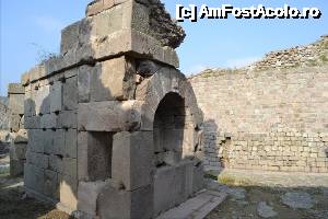 [P19] Nise in peretii templului, unde pacientii dormeau, iar mai apoi viselor lor erau interpretate de catre preoti. Asklepion.  » foto by TraianS
 - 
<span class="allrVoted glyphicon glyphicon-heart hidden" id="av504585"></span>
<a class="m-l-10 hidden" id="sv504585" onclick="voting_Foto_DelVot(,504585,4030)" role="button">șterge vot <span class="glyphicon glyphicon-remove"></span></a>
<a id="v9504585" class=" c-red"  onclick="voting_Foto_SetVot(504585)" role="button"><span class="glyphicon glyphicon-heart-empty"></span> <b>LIKE</b> = Votează poza</a> <img class="hidden"  id="f504585W9" src="/imagini/loader.gif" border="0" /><span class="AjErrMes hidden" id="e504585ErM"></span>