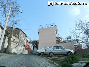 [P24] Bucatica de drum prost, spre Acropola e asta. Daca ati ajuns in parcarea telefericului, va intoarceti inapoi vreo 20 de metri pana la intersectia asta si o gasiti. Nu sunt indicatoare - dar noi ne-am luat dupa taxiuri.  » foto by TraianS
 - 
<span class="allrVoted glyphicon glyphicon-heart hidden" id="av504600"></span>
<a class="m-l-10 hidden" id="sv504600" onclick="voting_Foto_DelVot(,504600,4030)" role="button">șterge vot <span class="glyphicon glyphicon-remove"></span></a>
<a id="v9504600" class=" c-red"  onclick="voting_Foto_SetVot(504600)" role="button"><span class="glyphicon glyphicon-heart-empty"></span> <b>LIKE</b> = Votează poza</a> <img class="hidden"  id="f504600W9" src="/imagini/loader.gif" border="0" /><span class="AjErrMes hidden" id="e504600ErM"></span>