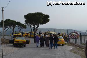 [P33] Cam asta-i toata 'Parcarea' de pe Acropola. Masina mea e aia rosie din dreapta. In rest era plin de taxiuri care transportau un grup... cred ca undeva la o parcare de autocare.  » foto by TraianS
 - 
<span class="allrVoted glyphicon glyphicon-heart hidden" id="av504610"></span>
<a class="m-l-10 hidden" id="sv504610" onclick="voting_Foto_DelVot(,504610,4030)" role="button">șterge vot <span class="glyphicon glyphicon-remove"></span></a>
<a id="v9504610" class=" c-red"  onclick="voting_Foto_SetVot(504610)" role="button"><span class="glyphicon glyphicon-heart-empty"></span> <b>LIKE</b> = Votează poza</a> <img class="hidden"  id="f504610W9" src="/imagini/loader.gif" border="0" /><span class="AjErrMes hidden" id="e504610ErM"></span>