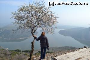 [P39] Panorama inspre lacul de acumulare. Barajul e undeva mai in dreapta. Eu nu l-am vazut. Acropola. » foto by TraianS
 - 
<span class="allrVoted glyphicon glyphicon-heart hidden" id="av504616"></span>
<a class="m-l-10 hidden" id="sv504616" onclick="voting_Foto_DelVot(,504616,4030)" role="button">șterge vot <span class="glyphicon glyphicon-remove"></span></a>
<a id="v9504616" class=" c-red"  onclick="voting_Foto_SetVot(504616)" role="button"><span class="glyphicon glyphicon-heart-empty"></span> <b>LIKE</b> = Votează poza</a> <img class="hidden"  id="f504616W9" src="/imagini/loader.gif" border="0" /><span class="AjErrMes hidden" id="e504616ErM"></span>