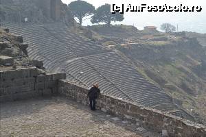 [P41] Panorama inspre Teatru. In fundal unde e pinul ingradit, se afla Templul lui Zeus. Acum e la Berlin. Acropola.  » foto by TraianS
 - 
<span class="allrVoted glyphicon glyphicon-heart hidden" id="av504618"></span>
<a class="m-l-10 hidden" id="sv504618" onclick="voting_Foto_DelVot(,504618,4030)" role="button">șterge vot <span class="glyphicon glyphicon-remove"></span></a>
<a id="v9504618" class=" c-red"  onclick="voting_Foto_SetVot(504618)" role="button"><span class="glyphicon glyphicon-heart-empty"></span> <b>LIKE</b> = Votează poza</a> <img class="hidden"  id="f504618W9" src="/imagini/loader.gif" border="0" /><span class="AjErrMes hidden" id="e504618ErM"></span>