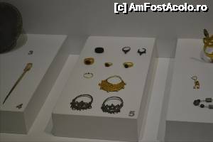 [P58] Cercei si inele de aur si de argint. Muzeul Bergama » foto by TraianS
 - 
<span class="allrVoted glyphicon glyphicon-heart hidden" id="av504635"></span>
<a class="m-l-10 hidden" id="sv504635" onclick="voting_Foto_DelVot(,504635,4030)" role="button">șterge vot <span class="glyphicon glyphicon-remove"></span></a>
<a id="v9504635" class=" c-red"  onclick="voting_Foto_SetVot(504635)" role="button"><span class="glyphicon glyphicon-heart-empty"></span> <b>LIKE</b> = Votează poza</a> <img class="hidden"  id="f504635W9" src="/imagini/loader.gif" border="0" /><span class="AjErrMes hidden" id="e504635ErM"></span>