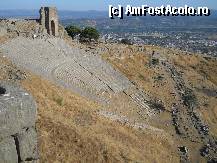 [P05] Amfiteatrul de la Pergam. La baza lui se pot vedea ramasitele (stoa) cladirii actorilor si mai tarziu a gladiatorilor. » foto by florinbad
 - 
<span class="allrVoted glyphicon glyphicon-heart hidden" id="av286946"></span>
<a class="m-l-10 hidden" id="sv286946" onclick="voting_Foto_DelVot(,286946,4030)" role="button">șterge vot <span class="glyphicon glyphicon-remove"></span></a>
<a id="v9286946" class=" c-red"  onclick="voting_Foto_SetVot(286946)" role="button"><span class="glyphicon glyphicon-heart-empty"></span> <b>LIKE</b> = Votează poza</a> <img class="hidden"  id="f286946W9" src="/imagini/loader.gif" border="0" /><span class="AjErrMes hidden" id="e286946ErM"></span>