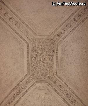 [P43] Lucrare de opera - perete din Gips iar modelele erau sculptate asemantor dantelei - iar greutatea gipsului rezidual era platit in aur pentru artisti.  » foto by csaszar78
 - 
<span class="allrVoted glyphicon glyphicon-heart hidden" id="av359787"></span>
<a class="m-l-10 hidden" id="sv359787" onclick="voting_Foto_DelVot(,359787,4041)" role="button">șterge vot <span class="glyphicon glyphicon-remove"></span></a>
<a id="v9359787" class=" c-red"  onclick="voting_Foto_SetVot(359787)" role="button"><span class="glyphicon glyphicon-heart-empty"></span> <b>LIKE</b> = Votează poza</a> <img class="hidden"  id="f359787W9" src="/imagini/loader.gif" border="0" /><span class="AjErrMes hidden" id="e359787ErM"></span>