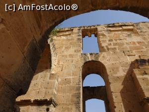 [P12] Amfiteatrul din El Jem » foto by nicole33
 - 
<span class="allrVoted glyphicon glyphicon-heart hidden" id="av1161082"></span>
<a class="m-l-10 hidden" id="sv1161082" onclick="voting_Foto_DelVot(,1161082,4044)" role="button">șterge vot <span class="glyphicon glyphicon-remove"></span></a>
<a id="v91161082" class=" c-red"  onclick="voting_Foto_SetVot(1161082)" role="button"><span class="glyphicon glyphicon-heart-empty"></span> <b>LIKE</b> = Votează poza</a> <img class="hidden"  id="f1161082W9" src="/imagini/loader.gif" border="0" /><span class="AjErrMes hidden" id="e1161082ErM"></span>