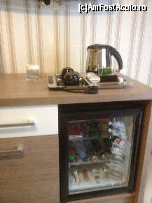 [P06] Minibar contra-cost și inclus în prețul camerei aveți cafea (ness) și ceai la discreție.  » foto by mauricius*
 - 
<span class="allrVoted glyphicon glyphicon-heart hidden" id="av415621"></span>
<a class="m-l-10 hidden" id="sv415621" onclick="voting_Foto_DelVot(,415621,4050)" role="button">șterge vot <span class="glyphicon glyphicon-remove"></span></a>
<a id="v9415621" class=" c-red"  onclick="voting_Foto_SetVot(415621)" role="button"><span class="glyphicon glyphicon-heart-empty"></span> <b>LIKE</b> = Votează poza</a> <img class="hidden"  id="f415621W9" src="/imagini/loader.gif" border="0" /><span class="AjErrMes hidden" id="e415621ErM"></span>