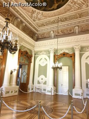 [P24] Holul Antonio Vigi, cu design ce prezinta stiluri care pot fi identificate in diverse epoci. Candelabrele - stil baroc, coloanele - corintice, parchetul incrustat cu o rozeta cu model geometric -clasicism.  » foto by geani anto
 - 
<span class="allrVoted glyphicon glyphicon-heart hidden" id="av1149566"></span>
<a class="m-l-10 hidden" id="sv1149566" onclick="voting_Foto_DelVot(,1149566,4057)" role="button">șterge vot <span class="glyphicon glyphicon-remove"></span></a>
<a id="v91149566" class=" c-red"  onclick="voting_Foto_SetVot(1149566)" role="button"><span class="glyphicon glyphicon-heart-empty"></span> <b>LIKE</b> = Votează poza</a> <img class="hidden"  id="f1149566W9" src="/imagini/loader.gif" border="0" /><span class="AjErrMes hidden" id="e1149566ErM"></span>