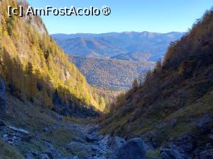 [P11] Mai privim și in  spate, spre Munții Baiului și Piatra Mare » foto by Mika
 - 
<span class="allrVoted glyphicon glyphicon-heart hidden" id="av1402125"></span>
<a class="m-l-10 hidden" id="sv1402125" onclick="voting_Foto_DelVot(,1402125,4076)" role="button">șterge vot <span class="glyphicon glyphicon-remove"></span></a>
<a id="v91402125" class=" c-red"  onclick="voting_Foto_SetVot(1402125)" role="button"><span class="glyphicon glyphicon-heart-empty"></span> <b>LIKE</b> = Votează poza</a> <img class="hidden"  id="f1402125W9" src="/imagini/loader.gif" border="0" /><span class="AjErrMes hidden" id="e1402125ErM"></span>