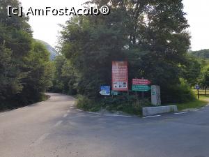 [P02] În stânga - spre Cheile Râșnoavei; în dreapta - către un camping din apropiere. » foto by Floryn81
 - 
<span class="allrVoted glyphicon glyphicon-heart hidden" id="av1208377"></span>
<a class="m-l-10 hidden" id="sv1208377" onclick="voting_Foto_DelVot(,1208377,4078)" role="button">șterge vot <span class="glyphicon glyphicon-remove"></span></a>
<a id="v91208377" class=" c-red"  onclick="voting_Foto_SetVot(1208377)" role="button"><span class="glyphicon glyphicon-heart-empty"></span> <b>LIKE</b> = Votează poza</a> <img class="hidden"  id="f1208377W9" src="/imagini/loader.gif" border="0" /><span class="AjErrMes hidden" id="e1208377ErM"></span>