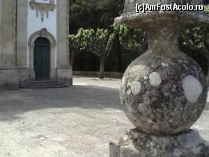 [P19] Bază de coloană de granit, material rar utilizat pentru astfel de elemente arhitectonice, în curtea bisericii Nossa Senhora dos Remedios din Lamego.  » foto by Carmen Ion
 - 
<span class="allrVoted glyphicon glyphicon-heart hidden" id="av611336"></span>
<a class="m-l-10 hidden" id="sv611336" onclick="voting_Foto_DelVot(,611336,4082)" role="button">șterge vot <span class="glyphicon glyphicon-remove"></span></a>
<a id="v9611336" class=" c-red"  onclick="voting_Foto_SetVot(611336)" role="button"><span class="glyphicon glyphicon-heart-empty"></span> <b>LIKE</b> = Votează poza</a> <img class="hidden"  id="f611336W9" src="/imagini/loader.gif" border="0" /><span class="AjErrMes hidden" id="e611336ErM"></span>