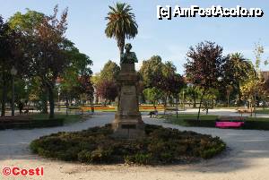 [P11] Praça da Républica, latura sudică, cu statuia lui Bahus.  » foto by Costi
 - 
<span class="allrVoted glyphicon glyphicon-heart hidden" id="av414674"></span>
<a class="m-l-10 hidden" id="sv414674" onclick="voting_Foto_DelVot(,414674,4082)" role="button">șterge vot <span class="glyphicon glyphicon-remove"></span></a>
<a id="v9414674" class=" c-red"  onclick="voting_Foto_SetVot(414674)" role="button"><span class="glyphicon glyphicon-heart-empty"></span> <b>LIKE</b> = Votează poza</a> <img class="hidden"  id="f414674W9" src="/imagini/loader.gif" border="0" /><span class="AjErrMes hidden" id="e414674ErM"></span>