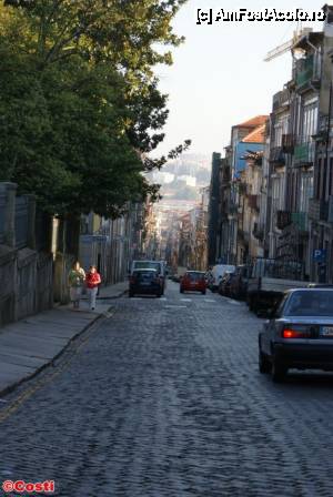 [P12] Din colţul sud-estic al Pieţei Republica porneşte Rua Almada, cu o vedere splendidă spre centrul istoric.  » foto by Costi
 - 
<span class="allrVoted glyphicon glyphicon-heart hidden" id="av414675"></span>
<a class="m-l-10 hidden" id="sv414675" onclick="voting_Foto_DelVot(,414675,4082)" role="button">șterge vot <span class="glyphicon glyphicon-remove"></span></a>
<a id="v9414675" class=" c-red"  onclick="voting_Foto_SetVot(414675)" role="button"><span class="glyphicon glyphicon-heart-empty"></span> <b>LIKE</b> = Votează poza</a> <img class="hidden"  id="f414675W9" src="/imagini/loader.gif" border="0" /><span class="AjErrMes hidden" id="e414675ErM"></span>