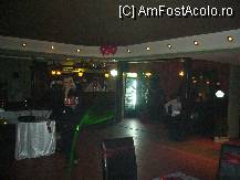 [P03] Interiorul restaurantului Ever Green - la intrare, unde era si scena de dans » foto by magdalena
 - 
<span class="allrVoted glyphicon glyphicon-heart hidden" id="av47856"></span>
<a class="m-l-10 hidden" id="sv47856" onclick="voting_Foto_DelVot(,47856,4083)" role="button">șterge vot <span class="glyphicon glyphicon-remove"></span></a>
<a id="v947856" class=" c-red"  onclick="voting_Foto_SetVot(47856)" role="button"><span class="glyphicon glyphicon-heart-empty"></span> <b>LIKE</b> = Votează poza</a> <img class="hidden"  id="f47856W9" src="/imagini/loader.gif" border="0" /><span class="AjErrMes hidden" id="e47856ErM"></span>