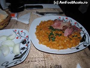 [P12] Restaurantul Basarab- iahnie de fasole cu ciolan » foto by luciaoradea
 - 
<span class="allrVoted glyphicon glyphicon-heart hidden" id="av646919"></span>
<a class="m-l-10 hidden" id="sv646919" onclick="voting_Foto_DelVot(,646919,4083)" role="button">șterge vot <span class="glyphicon glyphicon-remove"></span></a>
<a id="v9646919" class=" c-red"  onclick="voting_Foto_SetVot(646919)" role="button"><span class="glyphicon glyphicon-heart-empty"></span> <b>LIKE</b> = Votează poza</a> <img class="hidden"  id="f646919W9" src="/imagini/loader.gif" border="0" /><span class="AjErrMes hidden" id="e646919ErM"></span>