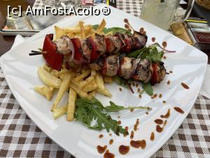 [P11] Din nou la Allegro - frigărui de porc cu cartofi prăjiţi » foto by nicole33
 - 
<span class="allrVoted glyphicon glyphicon-heart hidden" id="av1255893"></span>
<a class="m-l-10 hidden" id="sv1255893" onclick="voting_Foto_DelVot(,1255893,4083)" role="button">șterge vot <span class="glyphicon glyphicon-remove"></span></a>
<a id="v91255893" class=" c-red"  onclick="voting_Foto_SetVot(1255893)" role="button"><span class="glyphicon glyphicon-heart-empty"></span> <b>LIKE</b> = Votează poza</a> <img class="hidden"  id="f1255893W9" src="/imagini/loader.gif" border="0" /><span class="AjErrMes hidden" id="e1255893ErM"></span>
