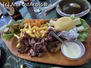 [P20] Restaurant Casa Myt - platou ciobănesc+crochete de caşcaval » foto by nicole33
 - 
<span class="allrVoted glyphicon glyphicon-heart hidden" id="av1318551"></span>
<a class="m-l-10 hidden" id="sv1318551" onclick="voting_Foto_DelVot(,1318551,4083)" role="button">șterge vot <span class="glyphicon glyphicon-remove"></span></a>
<a id="v91318551" class=" c-red"  onclick="voting_Foto_SetVot(1318551)" role="button"><span class="glyphicon glyphicon-heart-empty"></span> <b>LIKE</b> = Votează poza</a> <img class="hidden"  id="f1318551W9" src="/imagini/loader.gif" border="0" /><span class="AjErrMes hidden" id="e1318551ErM"></span>