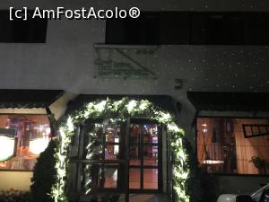[P20] Burghezul de lângă casă – Bistro Burghez - intrarea în restaurant » foto by nicole33
 - 
<span class="allrVoted glyphicon glyphicon-heart hidden" id="av1035115"></span>
<a class="m-l-10 hidden" id="sv1035115" onclick="voting_Foto_DelVot(,1035115,4083)" role="button">șterge vot <span class="glyphicon glyphicon-remove"></span></a>
<a id="v91035115" class=" c-red"  onclick="voting_Foto_SetVot(1035115)" role="button"><span class="glyphicon glyphicon-heart-empty"></span> <b>LIKE</b> = Votează poza</a> <img class="hidden"  id="f1035115W9" src="/imagini/loader.gif" border="0" /><span class="AjErrMes hidden" id="e1035115ErM"></span>