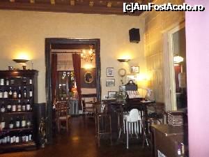 [P10] din interiorul restaurantului » foto by amero
 - 
<span class="allrVoted glyphicon glyphicon-heart hidden" id="av700968"></span>
<a class="m-l-10 hidden" id="sv700968" onclick="voting_Foto_DelVot(,700968,4083)" role="button">șterge vot <span class="glyphicon glyphicon-remove"></span></a>
<a id="v9700968" class=" c-red"  onclick="voting_Foto_SetVot(700968)" role="button"><span class="glyphicon glyphicon-heart-empty"></span> <b>LIKE</b> = Votează poza</a> <img class="hidden"  id="f700968W9" src="/imagini/loader.gif" border="0" /><span class="AjErrMes hidden" id="e700968ErM"></span>