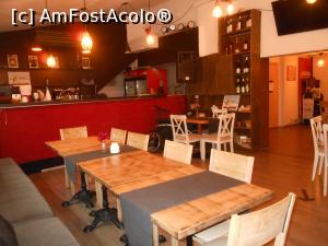 [P06] Equinoxe - Bar Cafenea Restaurant. Salonul interior. » foto by iulianic
 - 
<span class="allrVoted glyphicon glyphicon-heart hidden" id="av1202382"></span>
<a class="m-l-10 hidden" id="sv1202382" onclick="voting_Foto_DelVot(,1202382,4083)" role="button">șterge vot <span class="glyphicon glyphicon-remove"></span></a>
<a id="v91202382" class=" c-red"  onclick="voting_Foto_SetVot(1202382)" role="button"><span class="glyphicon glyphicon-heart-empty"></span> <b>LIKE</b> = Votează poza</a> <img class="hidden"  id="f1202382W9" src="/imagini/loader.gif" border="0" /><span class="AjErrMes hidden" id="e1202382ErM"></span>