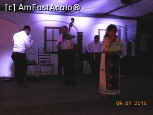 [P28] Hanu' lui Manuc - Taraful și solista.  » foto by iulianic
 - 
<span class="allrVoted glyphicon glyphicon-heart hidden" id="av758889"></span>
<a class="m-l-10 hidden" id="sv758889" onclick="voting_Foto_DelVot(,758889,4083)" role="button">șterge vot <span class="glyphicon glyphicon-remove"></span></a>
<a id="v9758889" class=" c-red"  onclick="voting_Foto_SetVot(758889)" role="button"><span class="glyphicon glyphicon-heart-empty"></span> <b>LIKE</b> = Votează poza</a> <img class="hidden"  id="f758889W9" src="/imagini/loader.gif" border="0" /><span class="AjErrMes hidden" id="e758889ErM"></span>
