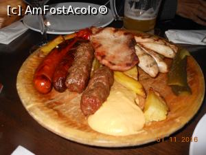 [P23] Caru' cu Bere - Platou cald.  » foto by iulianic
 - 
<span class="allrVoted glyphicon glyphicon-heart hidden" id="av807236"></span>
<a class="m-l-10 hidden" id="sv807236" onclick="voting_Foto_DelVot(,807236,4083)" role="button">șterge vot <span class="glyphicon glyphicon-remove"></span></a>
<a id="v9807236" class=" c-red"  onclick="voting_Foto_SetVot(807236)" role="button"><span class="glyphicon glyphicon-heart-empty"></span> <b>LIKE</b> = Votează poza</a> <img class="hidden"  id="f807236W9" src="/imagini/loader.gif" border="0" /><span class="AjErrMes hidden" id="e807236ErM"></span>
