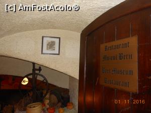 [P26] Caru' cu Bere - Intrarea în sala de la subsol.  » foto by iulianic
 - 
<span class="allrVoted glyphicon glyphicon-heart hidden" id="av807239"></span>
<a class="m-l-10 hidden" id="sv807239" onclick="voting_Foto_DelVot(,807239,4083)" role="button">șterge vot <span class="glyphicon glyphicon-remove"></span></a>
<a id="v9807239" class=" c-red"  onclick="voting_Foto_SetVot(807239)" role="button"><span class="glyphicon glyphicon-heart-empty"></span> <b>LIKE</b> = Votează poza</a> <img class="hidden"  id="f807239W9" src="/imagini/loader.gif" border="0" /><span class="AjErrMes hidden" id="e807239ErM"></span>