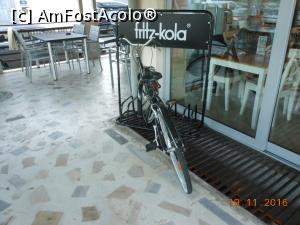 [P11] South Burger - Terasa locul în care poți fuma sau îți poți parca bicicleta.  » foto by iulianic
 - 
<span class="allrVoted glyphicon glyphicon-heart hidden" id="av812736"></span>
<a class="m-l-10 hidden" id="sv812736" onclick="voting_Foto_DelVot(,812736,4083)" role="button">șterge vot <span class="glyphicon glyphicon-remove"></span></a>
<a id="v9812736" class=" c-red"  onclick="voting_Foto_SetVot(812736)" role="button"><span class="glyphicon glyphicon-heart-empty"></span> <b>LIKE</b> = Votează poza</a> <img class="hidden"  id="f812736W9" src="/imagini/loader.gif" border="0" /><span class="AjErrMes hidden" id="e812736ErM"></span>