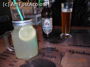[P05] South Burger - Limonada se servește într-un borcan cu toartă sau într-o cană cu capac?  » foto by iulianic
 - 
<span class="allrVoted glyphicon glyphicon-heart hidden" id="av812723"></span>
<a class="m-l-10 hidden" id="sv812723" onclick="voting_Foto_DelVot(,812723,4083)" role="button">șterge vot <span class="glyphicon glyphicon-remove"></span></a>
<a id="v9812723" class=" c-red"  onclick="voting_Foto_SetVot(812723)" role="button"><span class="glyphicon glyphicon-heart-empty"></span> <b>LIKE</b> = Votează poza</a> <img class="hidden"  id="f812723W9" src="/imagini/loader.gif" border="0" /><span class="AjErrMes hidden" id="e812723ErM"></span>
